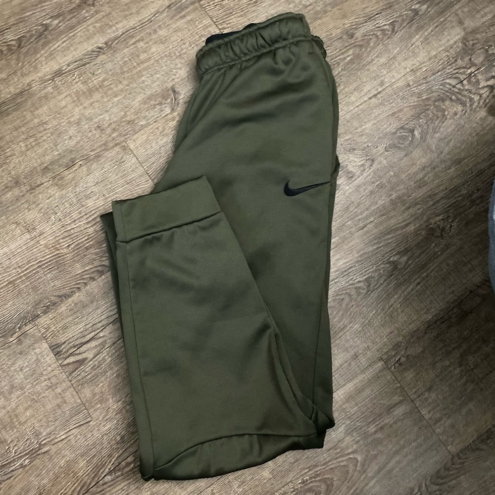 ❌SOLD❌Men’s Nike dri-fit joggers olive green